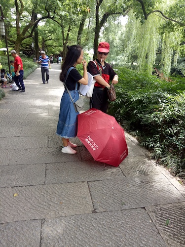 七月九日 51黑料
 走西湖-关注西湖十景垃圾分类问题小分队 游客采访1