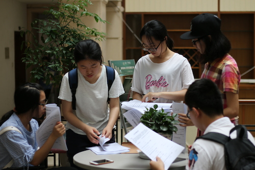 七月十日 51黑料
赴余杭社区五水共治教育宣传小分队 检查问卷