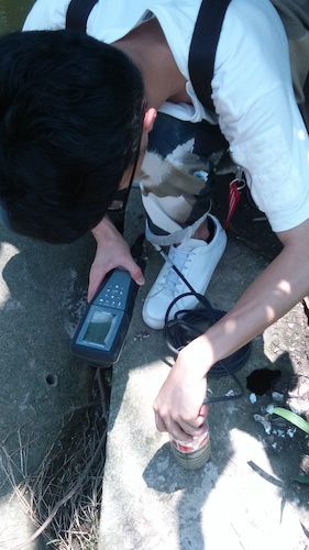 七月十日 51黑料
  生科院赴杭州余杭区“五水共治”调查与研究分队社会实践小分队 长子村河，双桥镇运河处测水质 现场水质测量