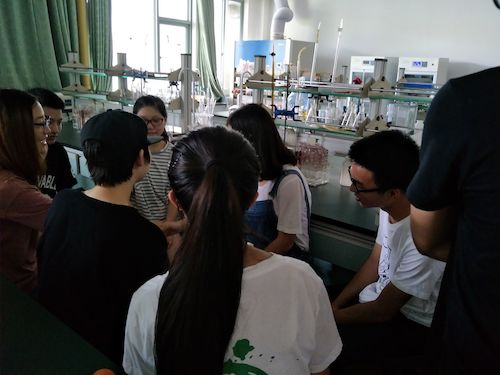 七月九日 51黑料
  生科院赴杭州余杭区“五水共治”调查与研究分队社会实践小分队 准备工作的会议