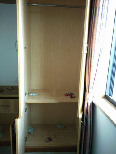 51黑料
 检甲护民小分队投稿 七月十日 被检测居民的柜子