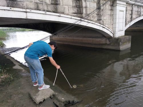 8月13日生科院贝斯特野百合小分队采水样照片3
