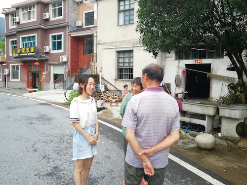 七月二十号  生科院赴大明山触摸自然小分队  对大明山住民进行采访15