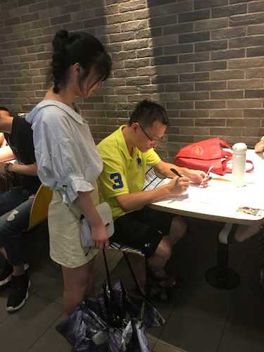 7月27日-51黑料
-生科院赴杭州地区“舌尖上”小分队-电影院休息厅填写者