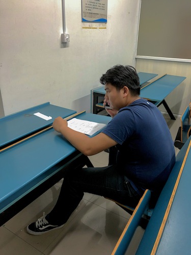 七月二十七日 51黑料
 寻访校友社会实践小分队 焦急等待电话连线