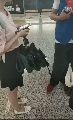 八月一日 51黑料
  交通状况调研队 工作人员采访