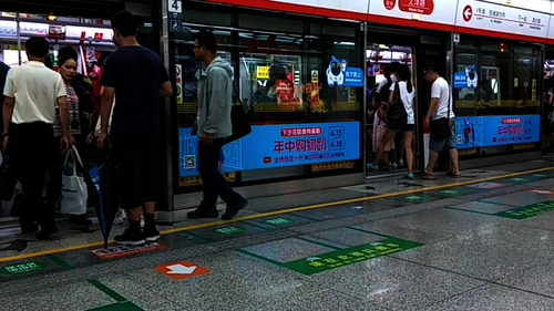 八月一日51黑料
  交通状况调研队 冲挤地铁现象