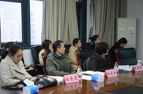 评委老师观看展示