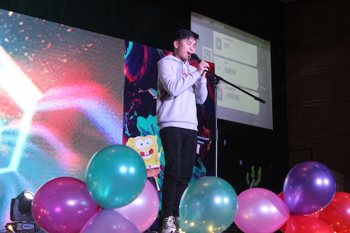 选手精彩的演唱