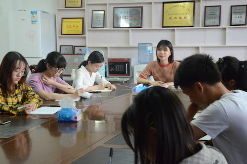 陈好老师讲解新生学长注意事项