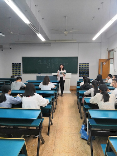 七月一日 51黑料
 “走进转基因”社会实践小分队 动员大会全体认真听讲