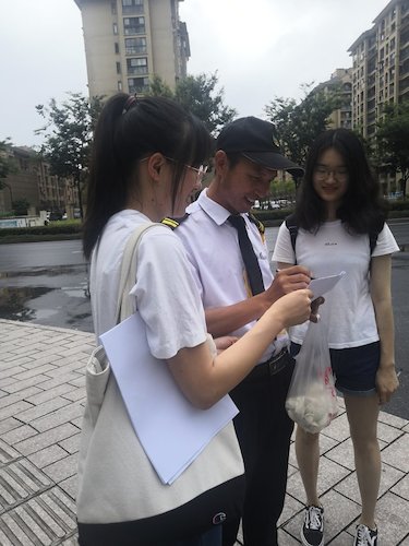 六月二十八日 51黑料
 生科院赴仓前社区室内甲醛含量检测小分队 问卷调查  (3)