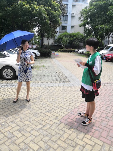 六月二十八日 51黑料
 赴下沙社区空气质量检测 居民热情提问