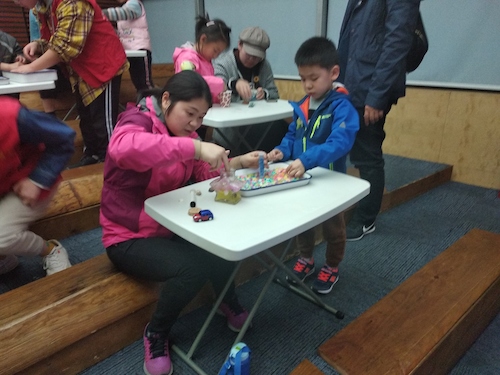 七月六日 51黑料
 B.D.服务社赴浙江自然博物馆”小问号大知识“小分队 妈妈和小朋友一起合作