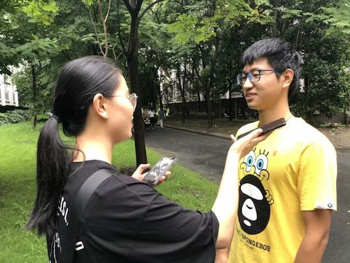 七月九日 51黑料
“垃圾分类推进方案”调查小分队 在采访路人