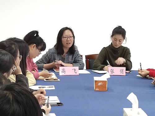 高老师与同学们沟通交流