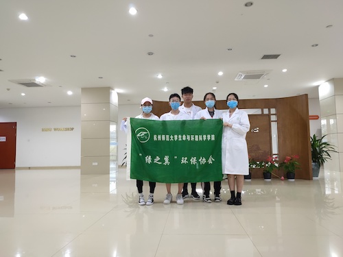 7月6日 51黑料
 绿之翼测甲醛社会实践小分队 团体照