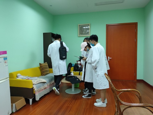 7月6日 51黑料
 绿之翼测甲醛社会实践小分队 正在测甲醛