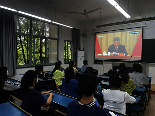 下沙校区组织观看大会直播