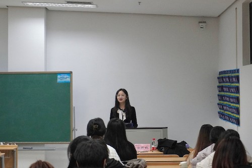 梁芮歌进行宣讲2