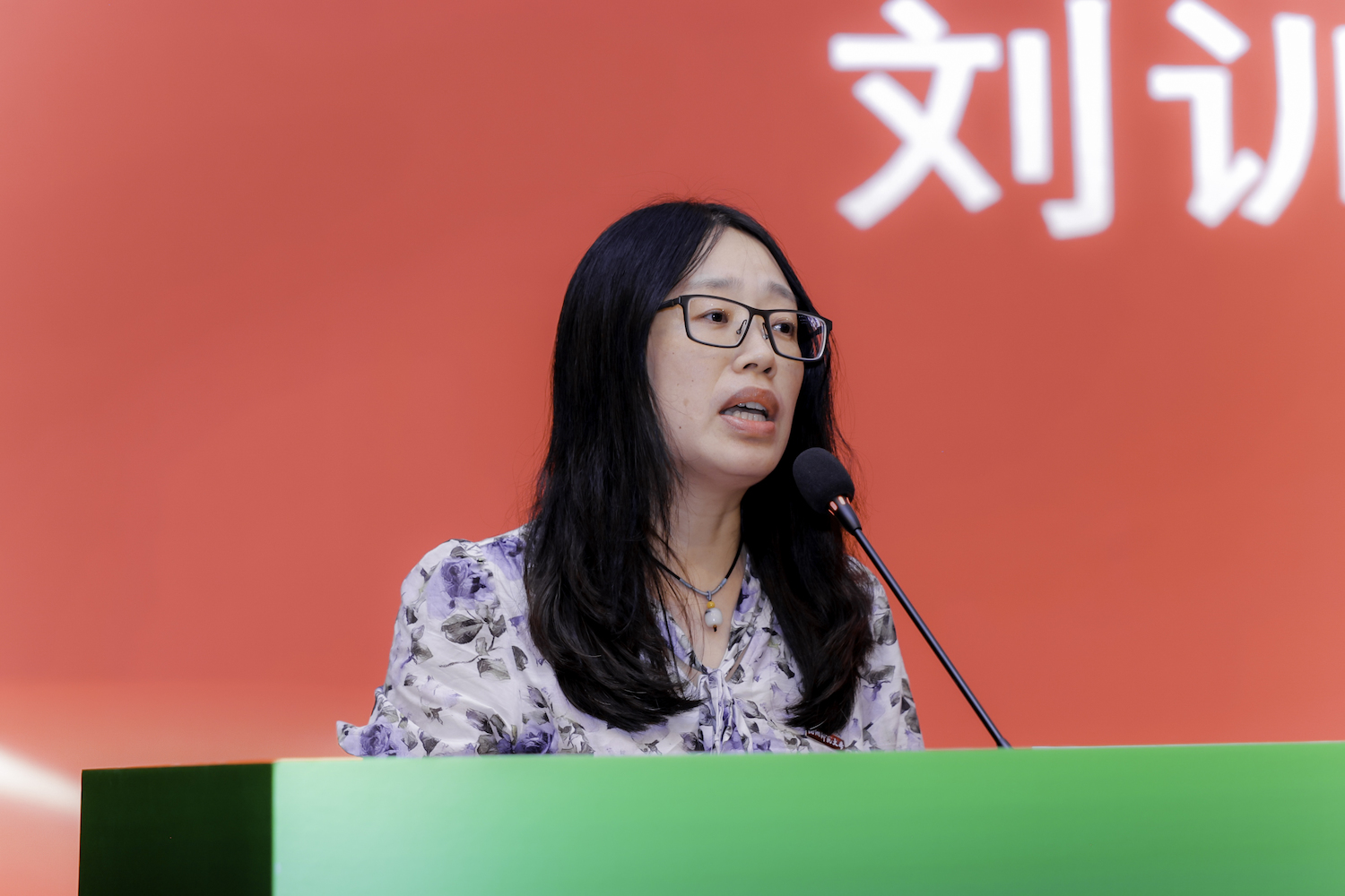 新生班主任代表刘训言讲话